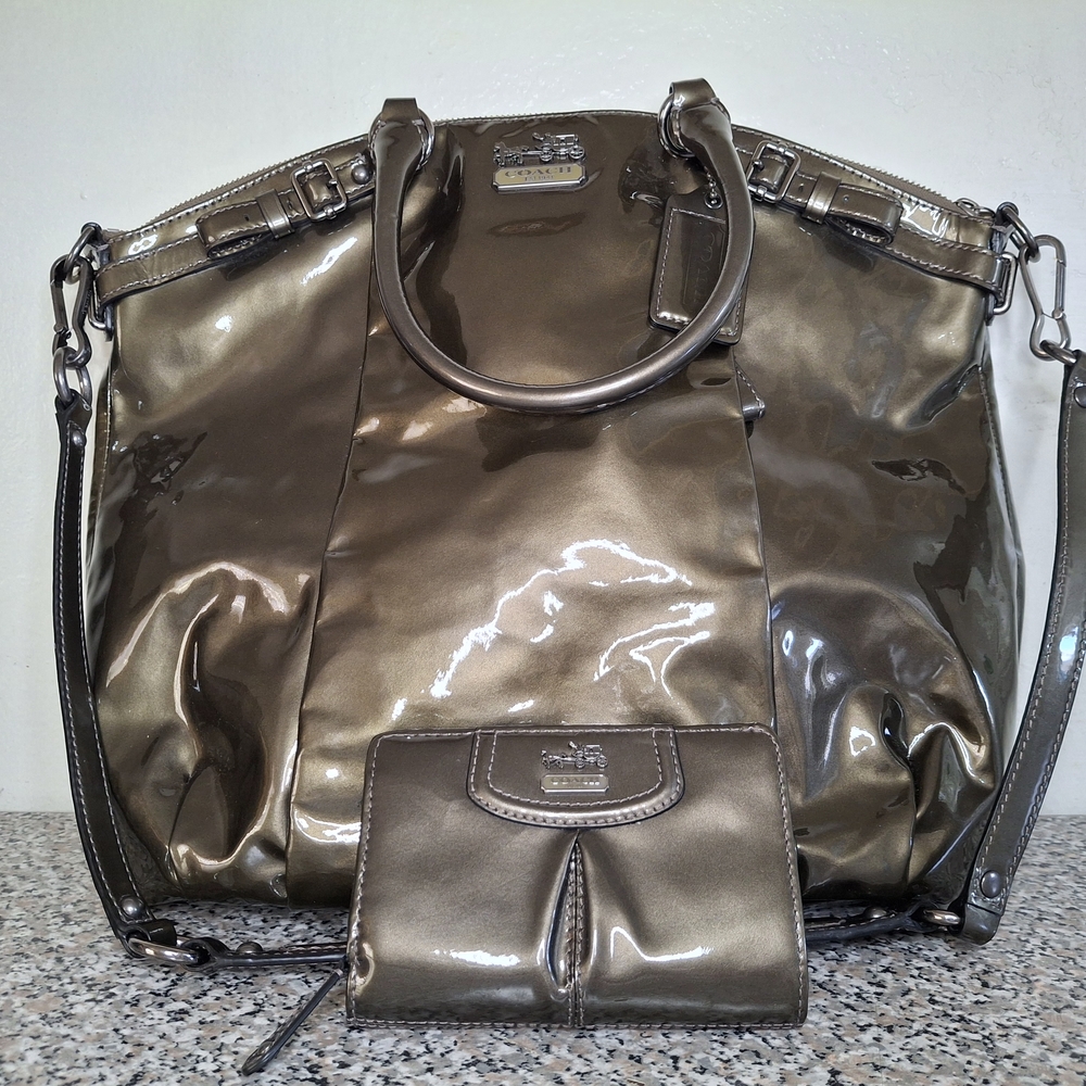 Coach Brown Shoulder Bag with Elegant Design